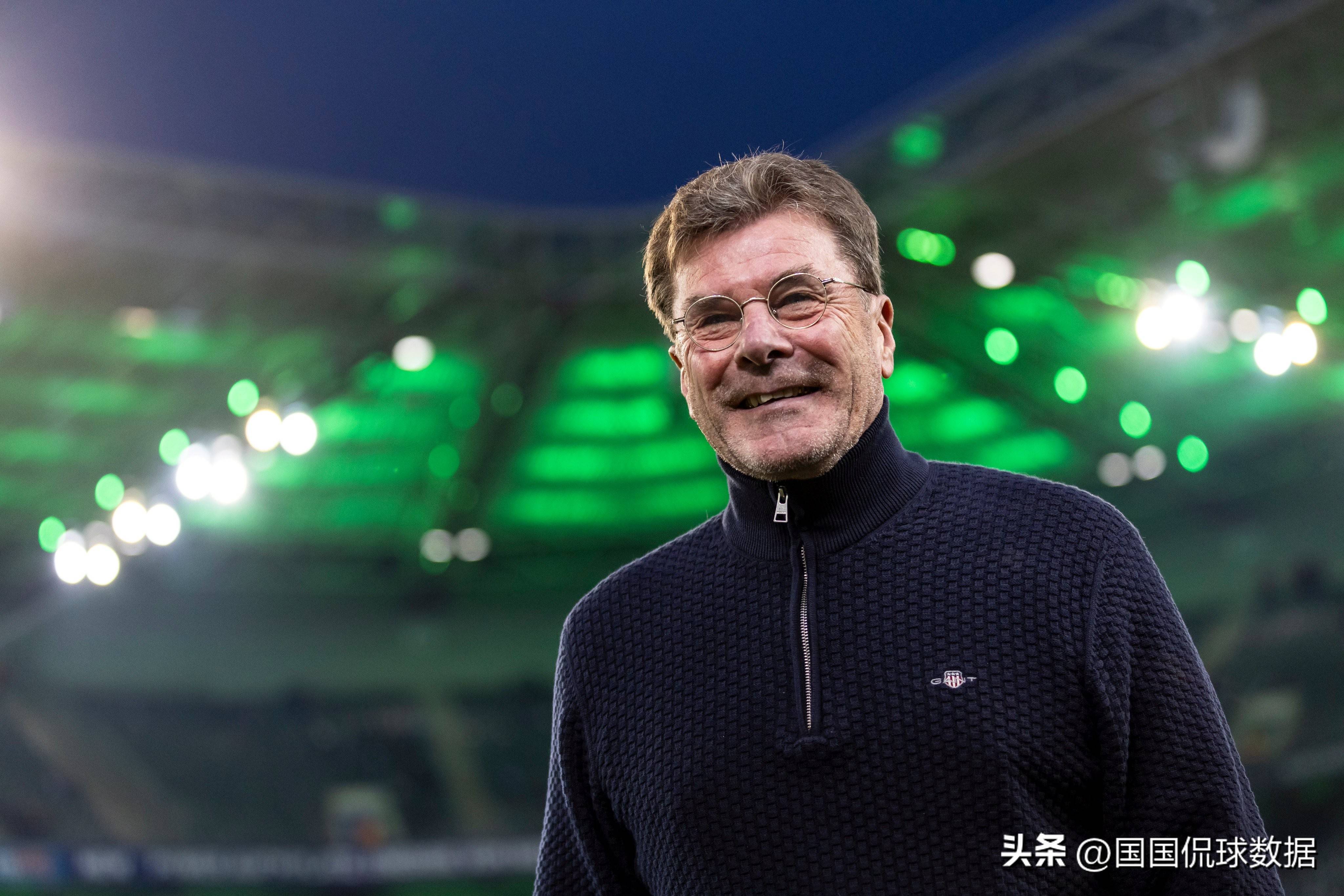 法兰克福门将表现抢眼，受到球迷点赞